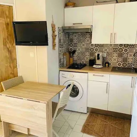 Apartman T2 Climatise A 1 Min Mer, Balcon, Piscine