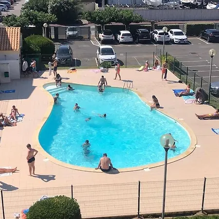 T2 Climatise A 1 Min Mer, Balcon, Piscine * Agde